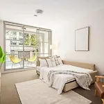 A Comfortable Studio Near Darling Harbour
